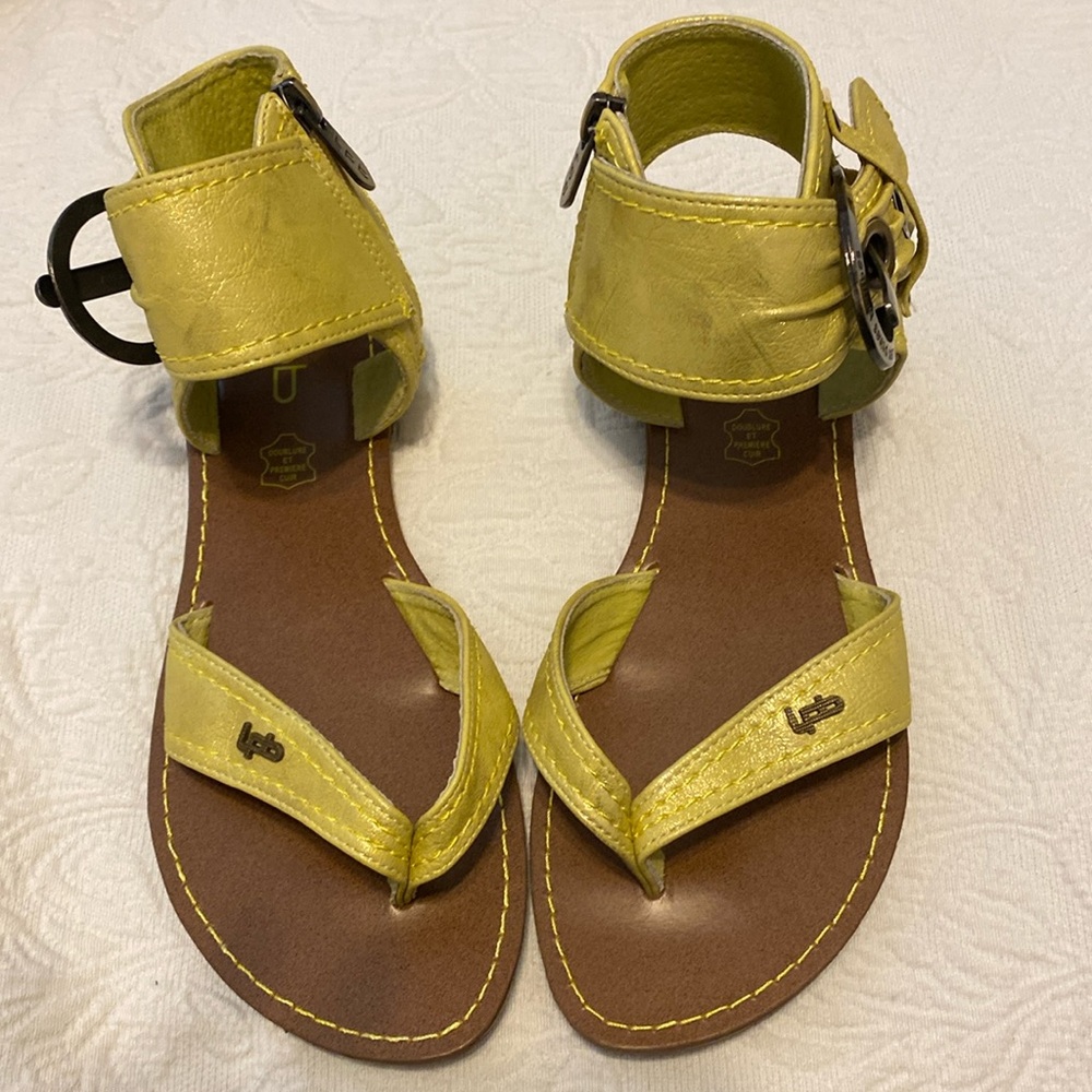 LPB Les ptites bombes yellow leather sandals size 39/8.5